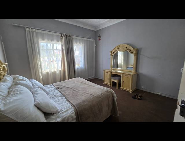 3 BEDROOM FREEHOLD FOR SALE IN REGENTS PARK